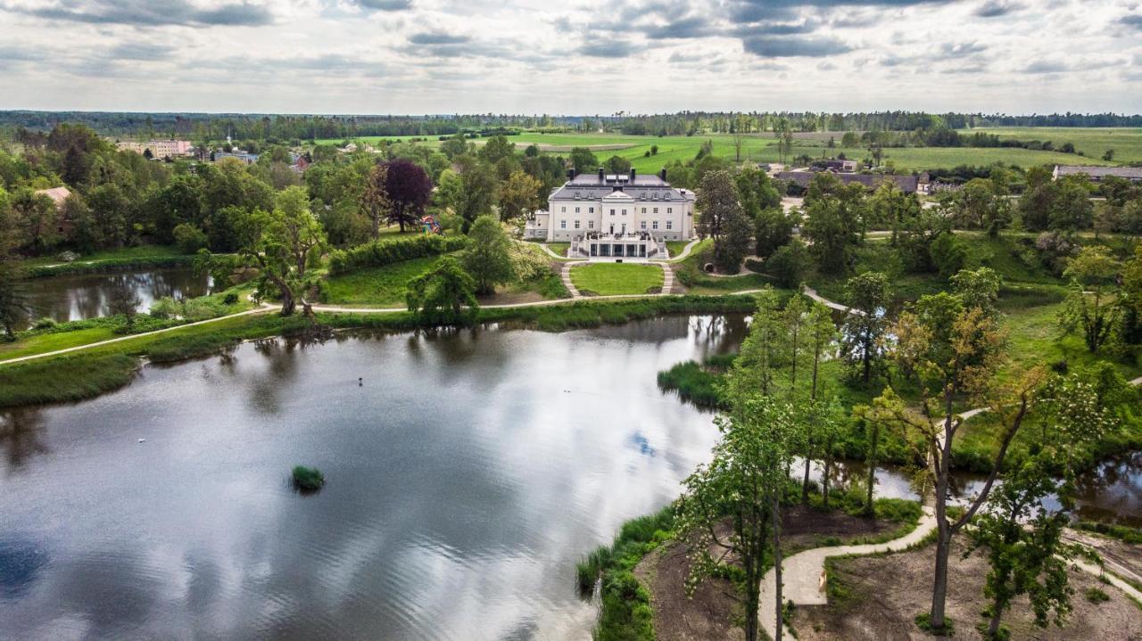 Palac Komierowo Hotel Sępólno Krajeńskie Exterior foto